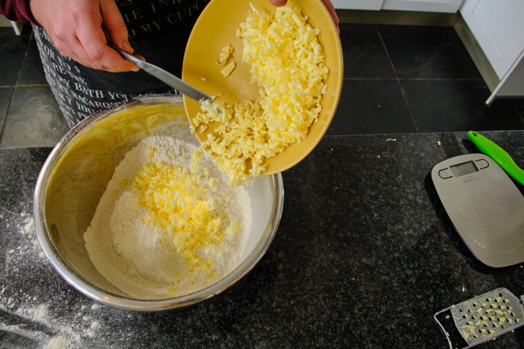 Cut one part of the divided butter into the flour.