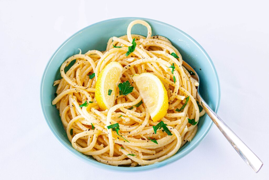 Spaghetti with Lemon and Garlic Butter Cream Sauce